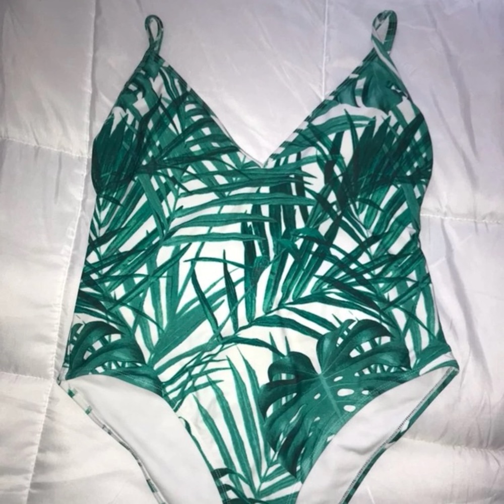 SALE💥 LA Hearts Leaf Print One Piece